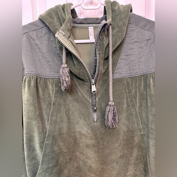 Free People Movement Let It Go Green Hoodie Velour Cropped Oversized zip - Picture 6 of 7
